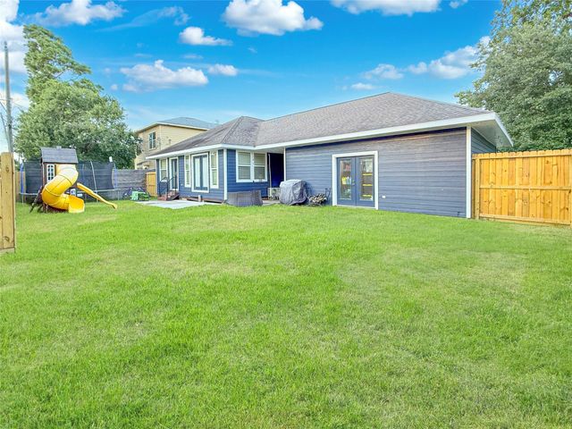 3034 Weatherford Street, La Porte, TX 77571