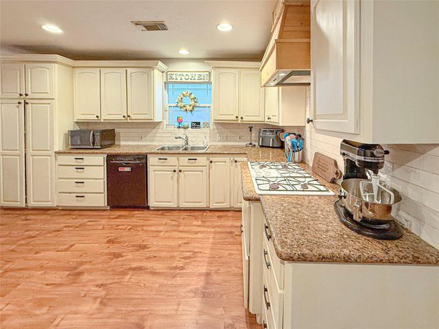 3034 Weatherford Street, La Porte, TX 77571