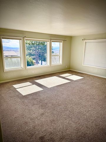 5539 Basin View Drive, Klamath Falls, OR 97603