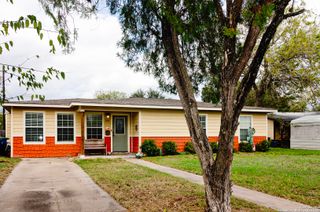 805 E Anderson, Beeville, TX 78102