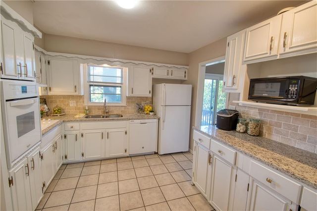 9200 Reeder Drive, Overland Park, KS 66214