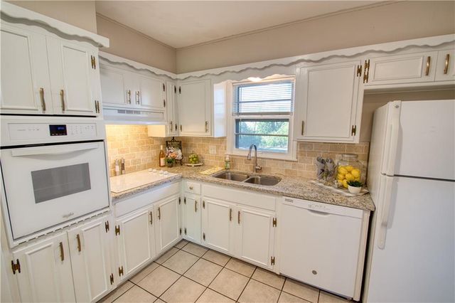 9200 Reeder Drive, Overland Park, KS 66214