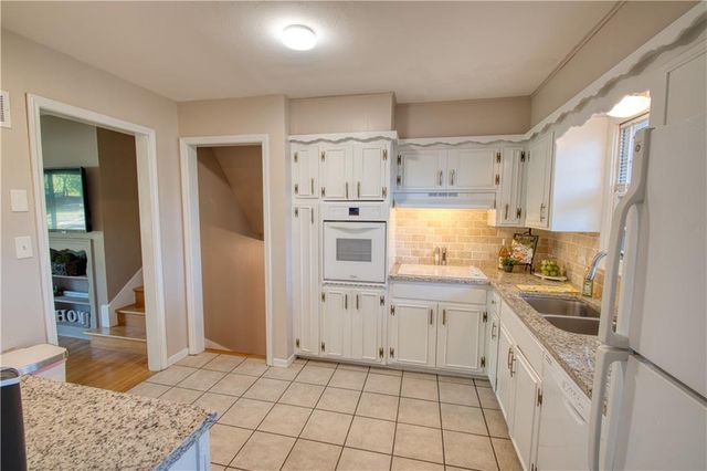 9200 Reeder Drive, Overland Park, KS 66214