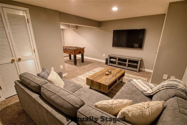 9200 Reeder Drive, Overland Park, KS 66214