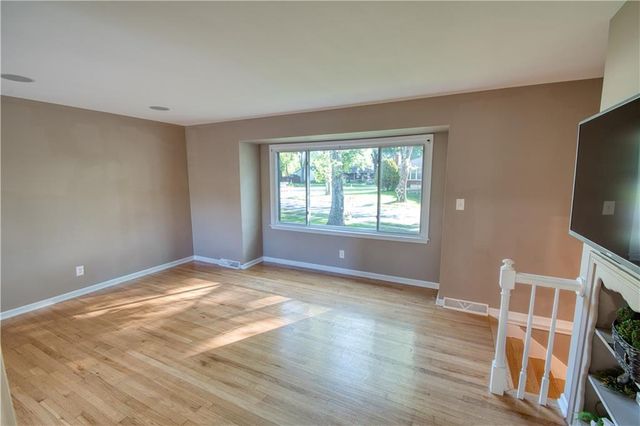 9200 Reeder Drive, Overland Park, KS 66214
