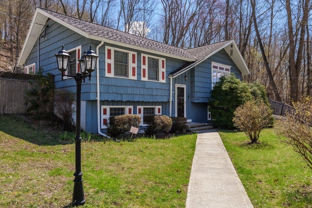 17 Golden Hill Avenue, Haverhill, MA 01830