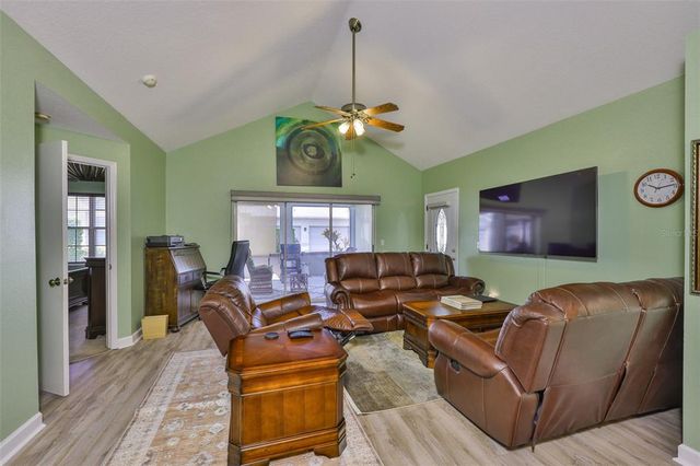 1126 GOLFVIEW WOODS DRIVE 1126, Sun City Center, FL 33573