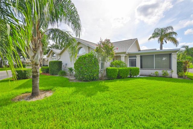 1126 GOLFVIEW WOODS DRIVE 1126, Sun City Center, FL 33573