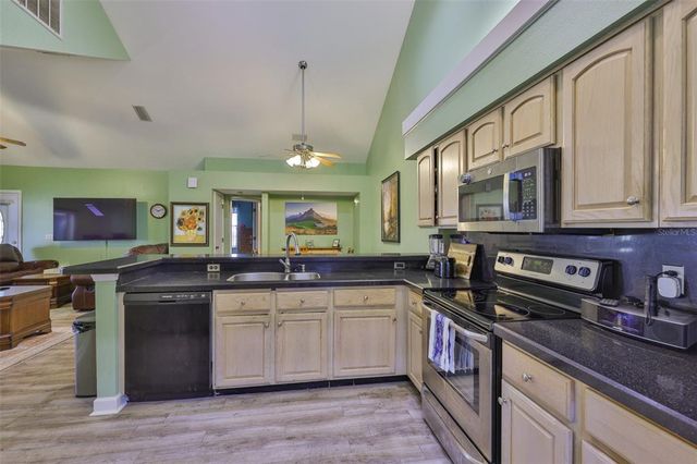 1126 GOLFVIEW WOODS DRIVE 1126, Sun City Center, FL 33573