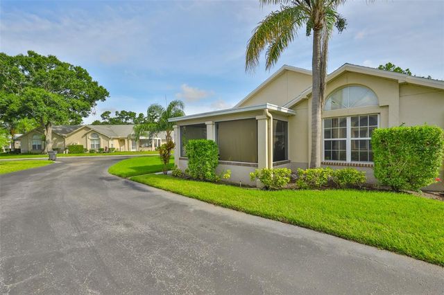 1126 GOLFVIEW WOODS DRIVE 1126, Sun City Center, FL 33573