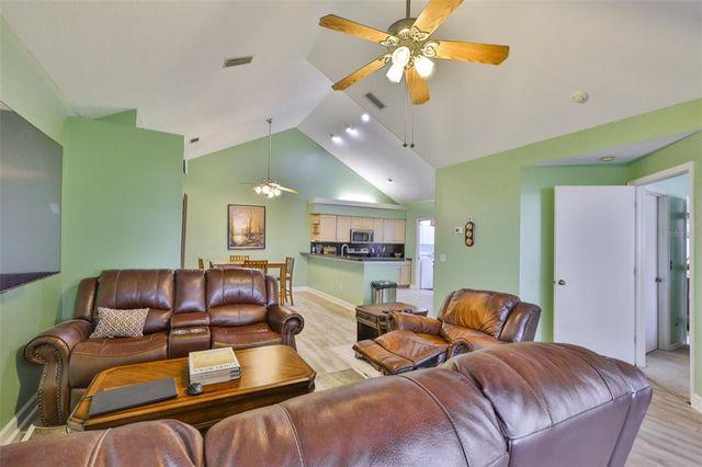 1126 GOLFVIEW WOODS DRIVE 1126, Sun City Center, FL 33573