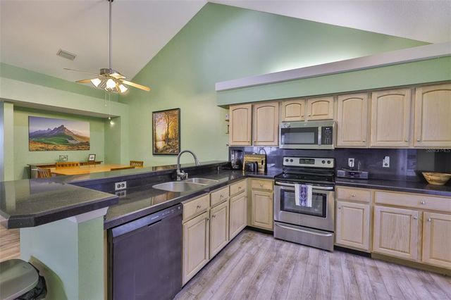 1126 GOLFVIEW WOODS DRIVE 1126, Sun City Center, FL 33573