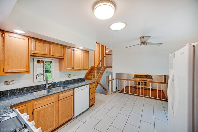 3900 W 155th Street, Markham, IL 60428
