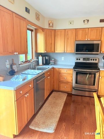 2 Ellen Drive, Beacon Falls, CT 06403