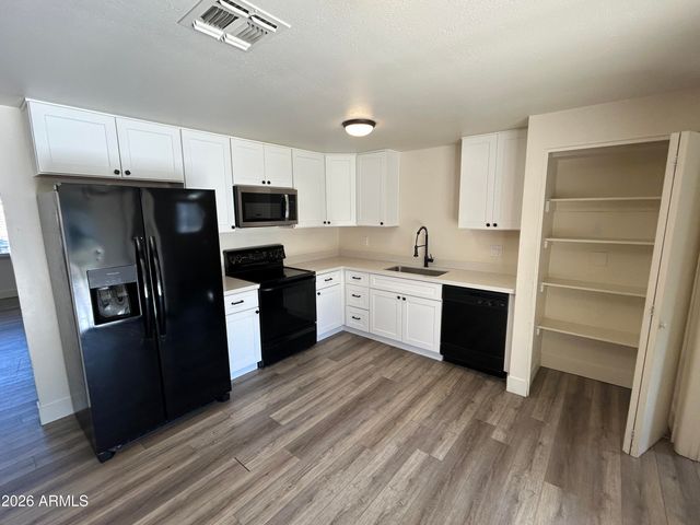 1817 W WOOD Drive, Phoenix, AZ 85029