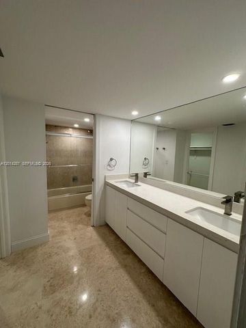 1121 CRANDON BL E1104, Key Biscayne, FL 33149