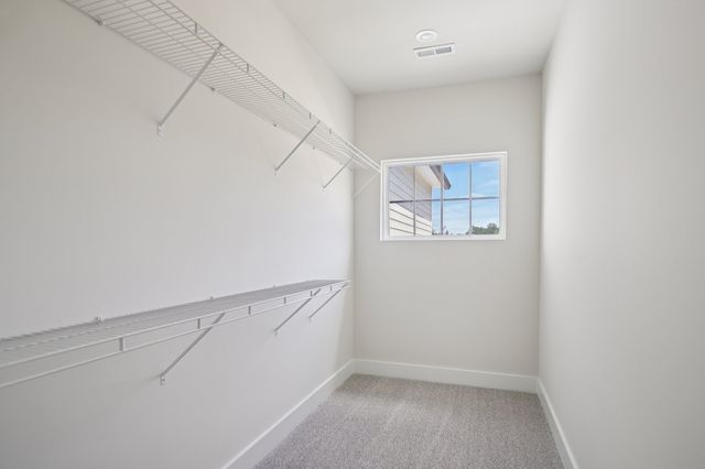 1048 Stagecoach Dr, White House, TN 37188