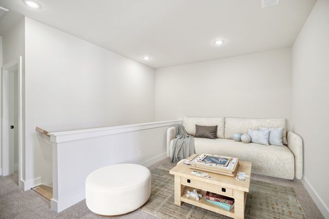 1048 Stagecoach Dr, White House, TN 37188