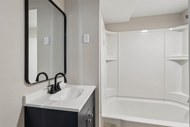 1363 93rd Street, West Des Moines, IA 50266