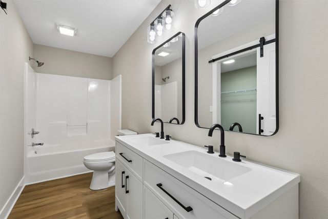 1363 93rd Street, West Des Moines, IA 50266