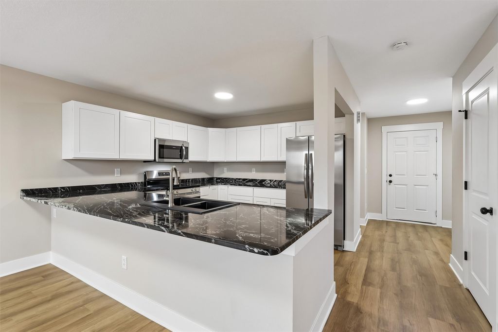 1363 93rd Street, West Des Moines, IA 50266