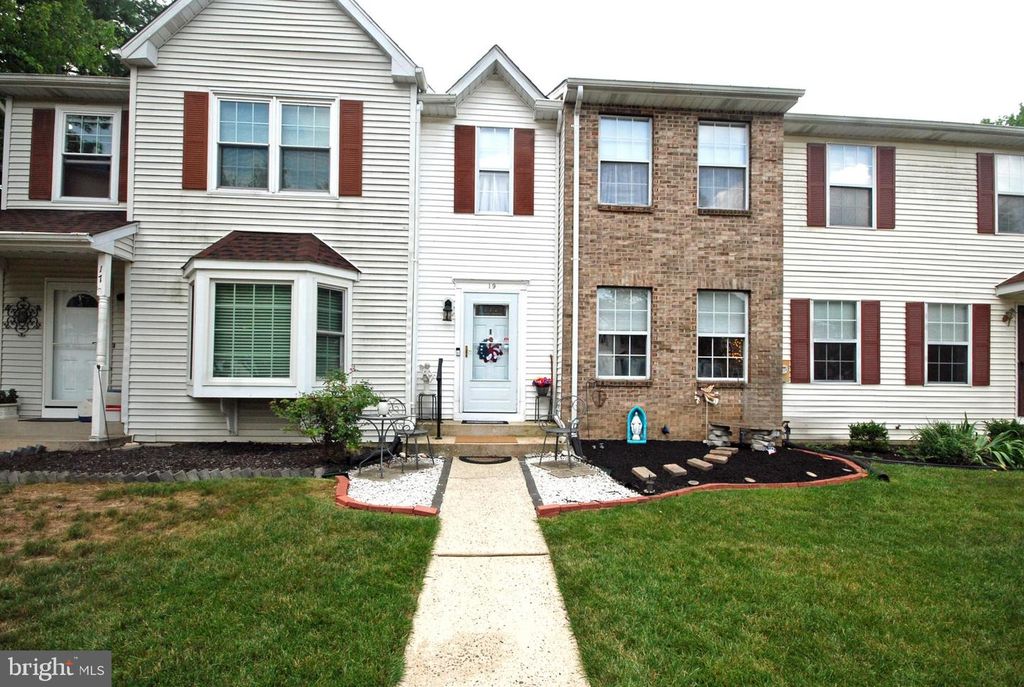 19 N DUNMOOR, Hamilton, NJ 08690