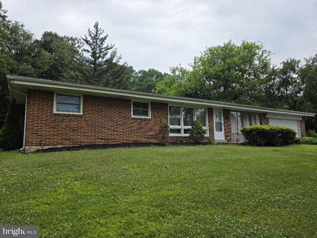 706 S MOUNTAIN RD, Dillsburg, PA 17019