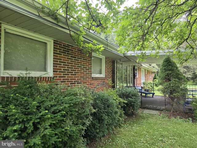 706 S MOUNTAIN RD, Dillsburg, PA 17019
