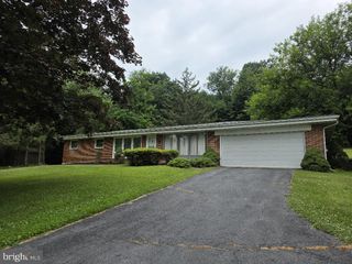 706 S MOUNTAIN RD, Dillsburg, PA 17019