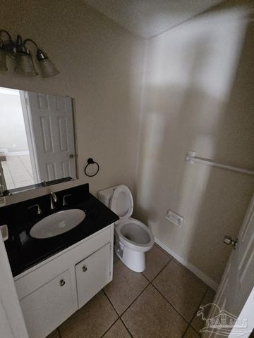6303 Harvard Ct, Pensacola, FL 32504