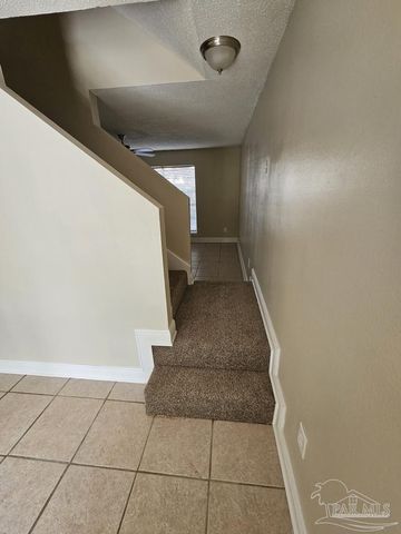 6303 Harvard Ct, Pensacola, FL 32504