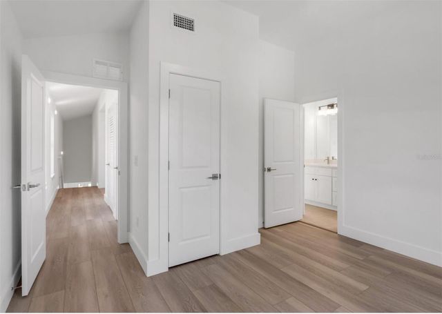 2333 W BEACH STREET, Tampa, FL 33607