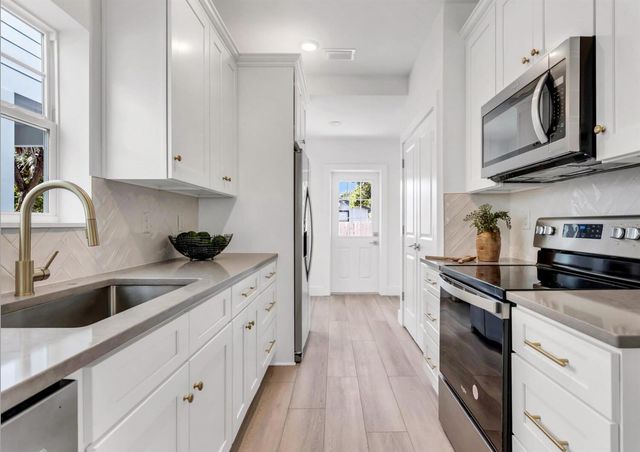 2333 W BEACH STREET, Tampa, FL 33607