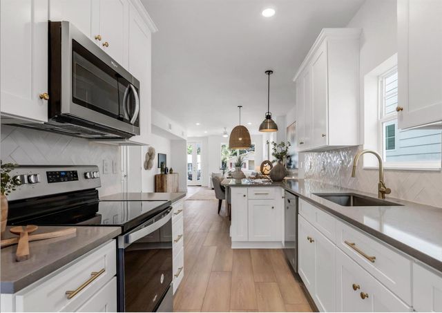 2333 W BEACH STREET, Tampa, FL 33607