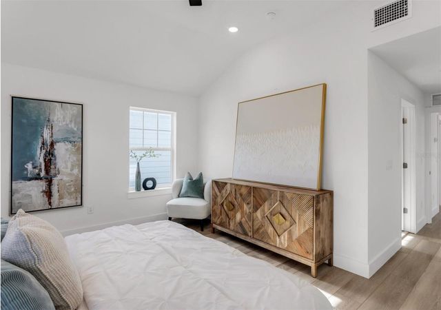 2333 W BEACH STREET, Tampa, FL 33607