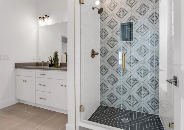 2333 W BEACH STREET, Tampa, FL 33607