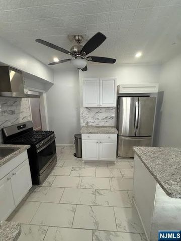 231 Ege Avenue, Jersey City, NJ 07304