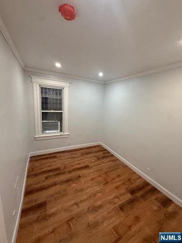 231 Ege Avenue, Jersey City, NJ 07304