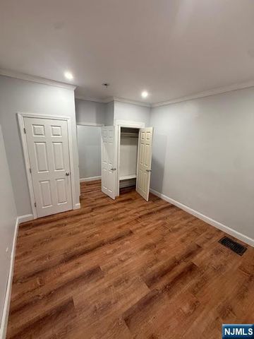 231 Ege Avenue, Jersey City, NJ 07304