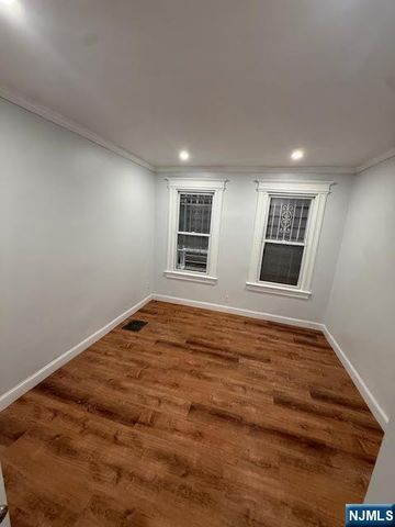 231 Ege Avenue, Jersey City, NJ 07304