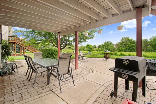663 Huntington Boulevard, West Dundee, IL 60118