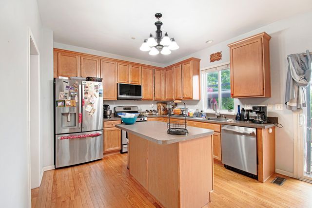 663 Huntington Boulevard, West Dundee, IL 60118