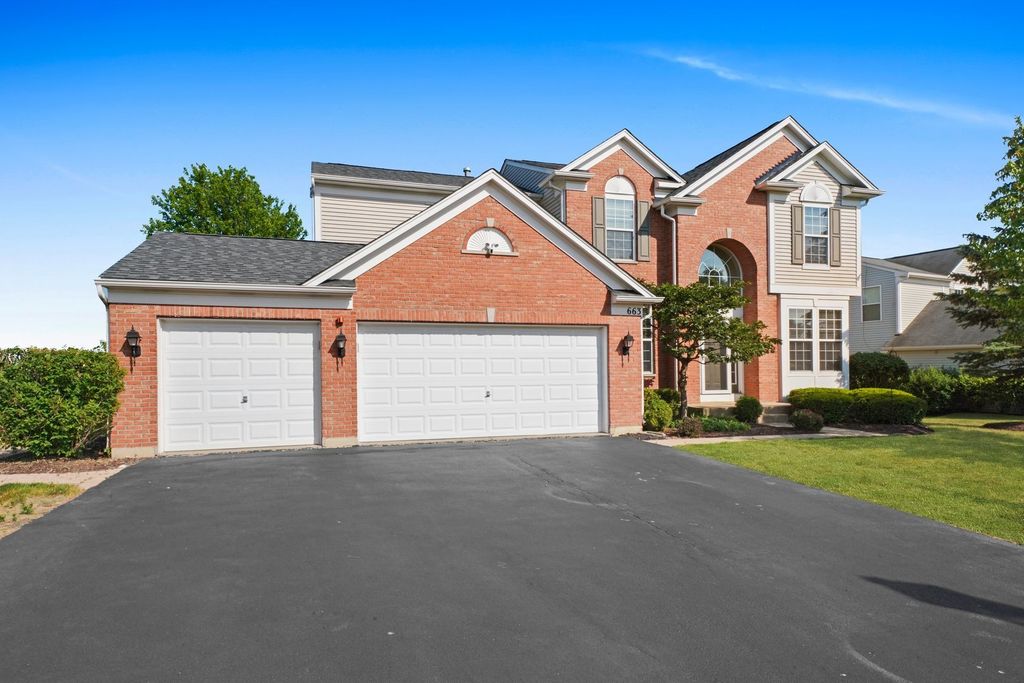 663 Huntington Boulevard, West Dundee, IL 60118