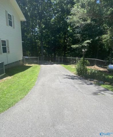 1066 County Road 10, Boaz, AL 35957
