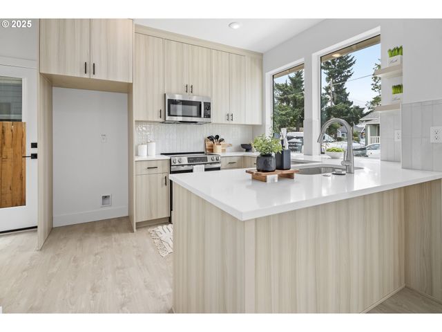 4734 Se 65TH Ave, Portland, OR 97206