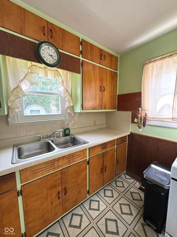 321 N 16th Avenue, Beech Grove, IN 46107