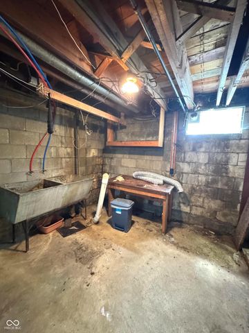 321 N 16th Avenue, Beech Grove, IN 46107