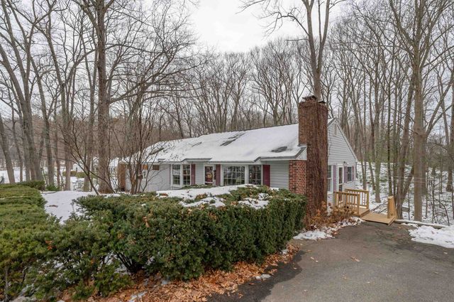 226 Amesbury Road, Kensington, NH 03833