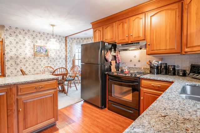 226 Amesbury Road, Kensington, NH 03833