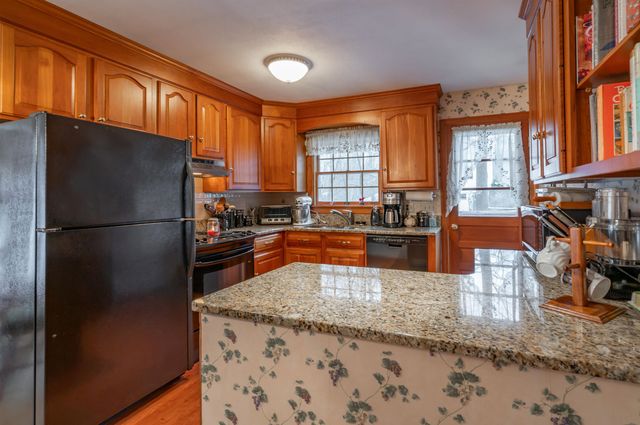 226 Amesbury Road, Kensington, NH 03833
